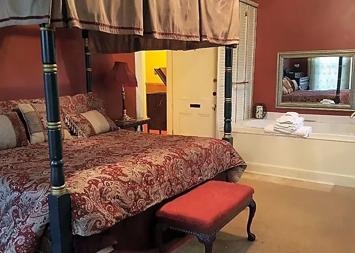 Riverview Mansion Bed & Breakfast 3*
