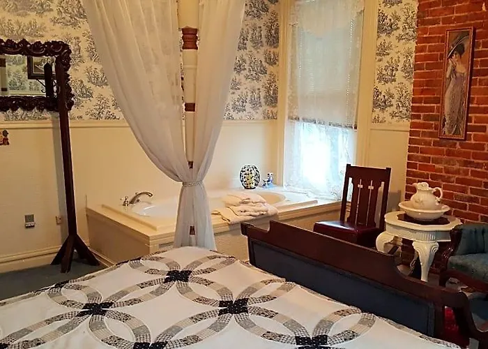 Riverview Mansion Bed & Breakfast 3*