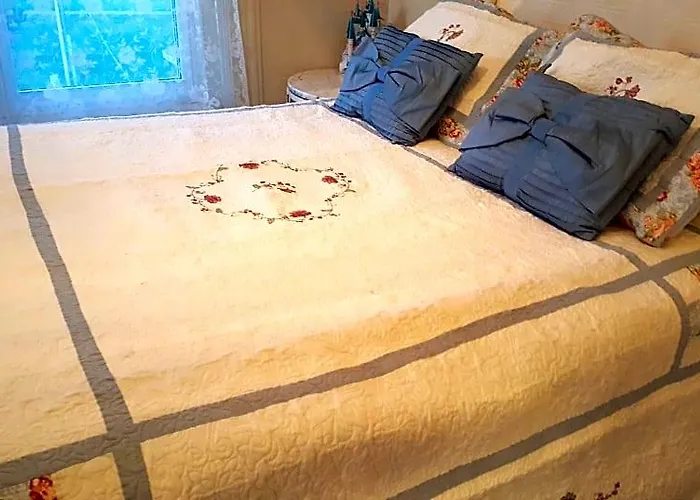 Riverview Mansion 3*
