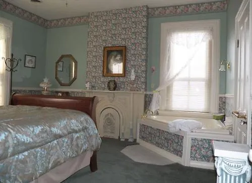 Riverview Mansion Bed & Breakfast 3*