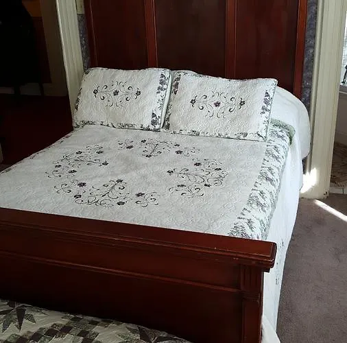 Riverview Mansion 3*
