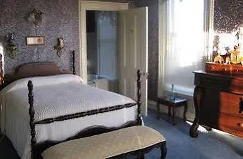 Riverview Mansion Bed & Breakfast Metropolis