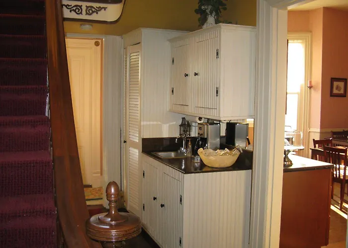 Riverview Mansion Bed & Breakfast 3*