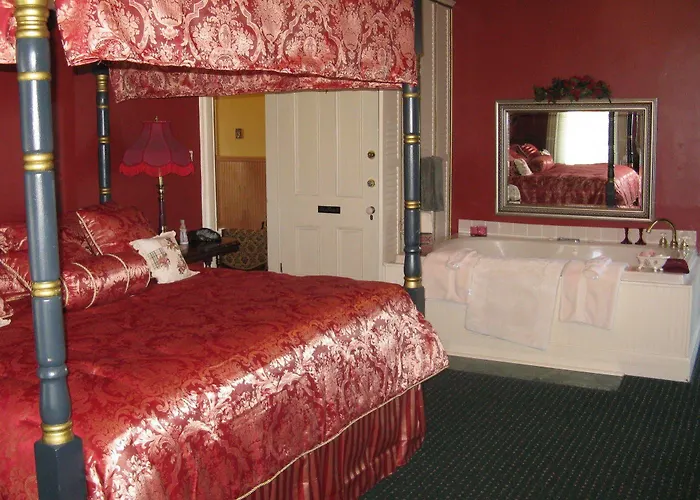 Riverview Mansion Bed & Breakfast 3*